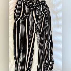 Women’s comfy palazzo pants with tie waist and flowy fabric legs